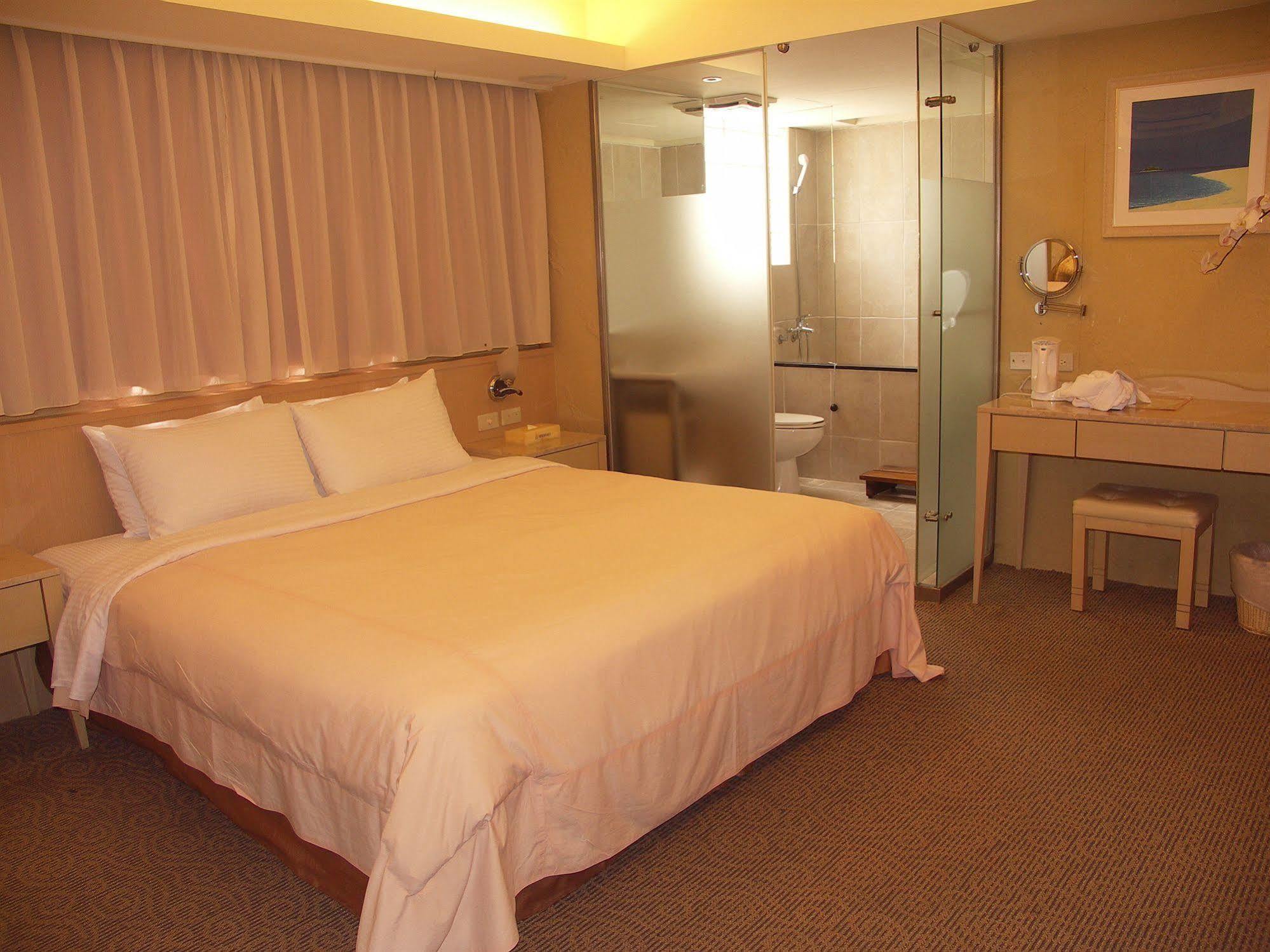 Blue Ocean Hotel Keelung Buitenkant foto